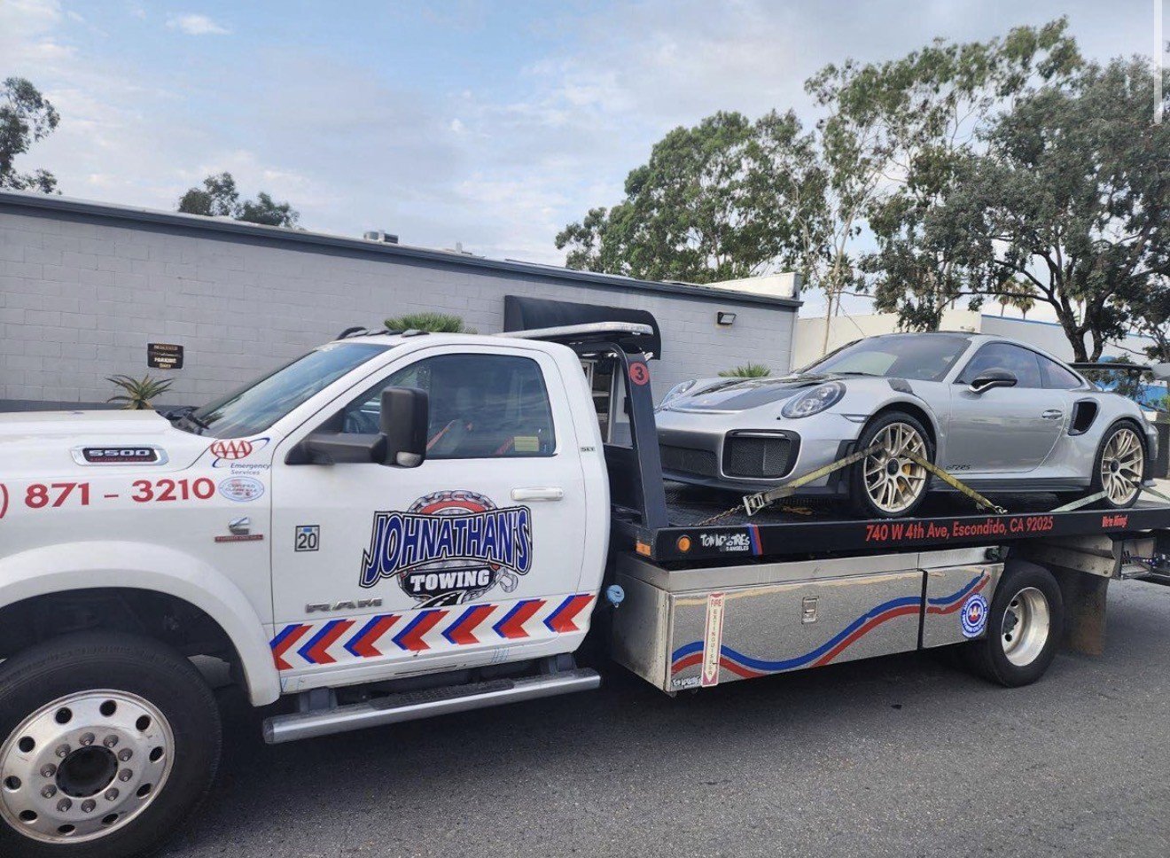 Porsche 911 GT2 RS loaded on a Johnathan's Towing flatbed